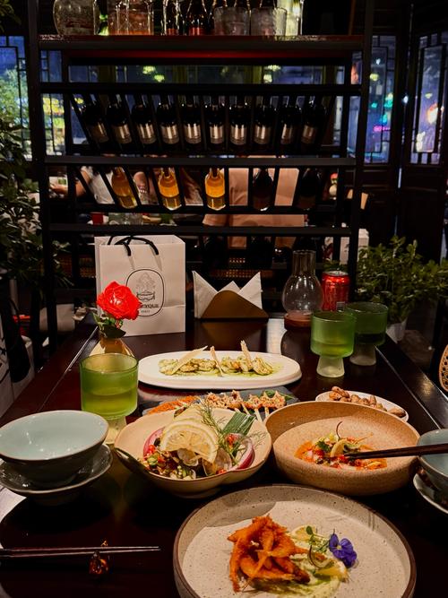 武汉高端会所体验：豪华环境与地道川菜美食的完美结合